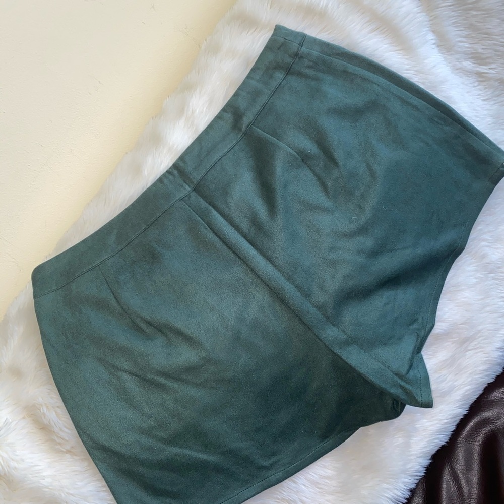 Moon River  Studded Faux Suede High Waisted festival Shorts Size L Hunter green - Picture 5 of 12